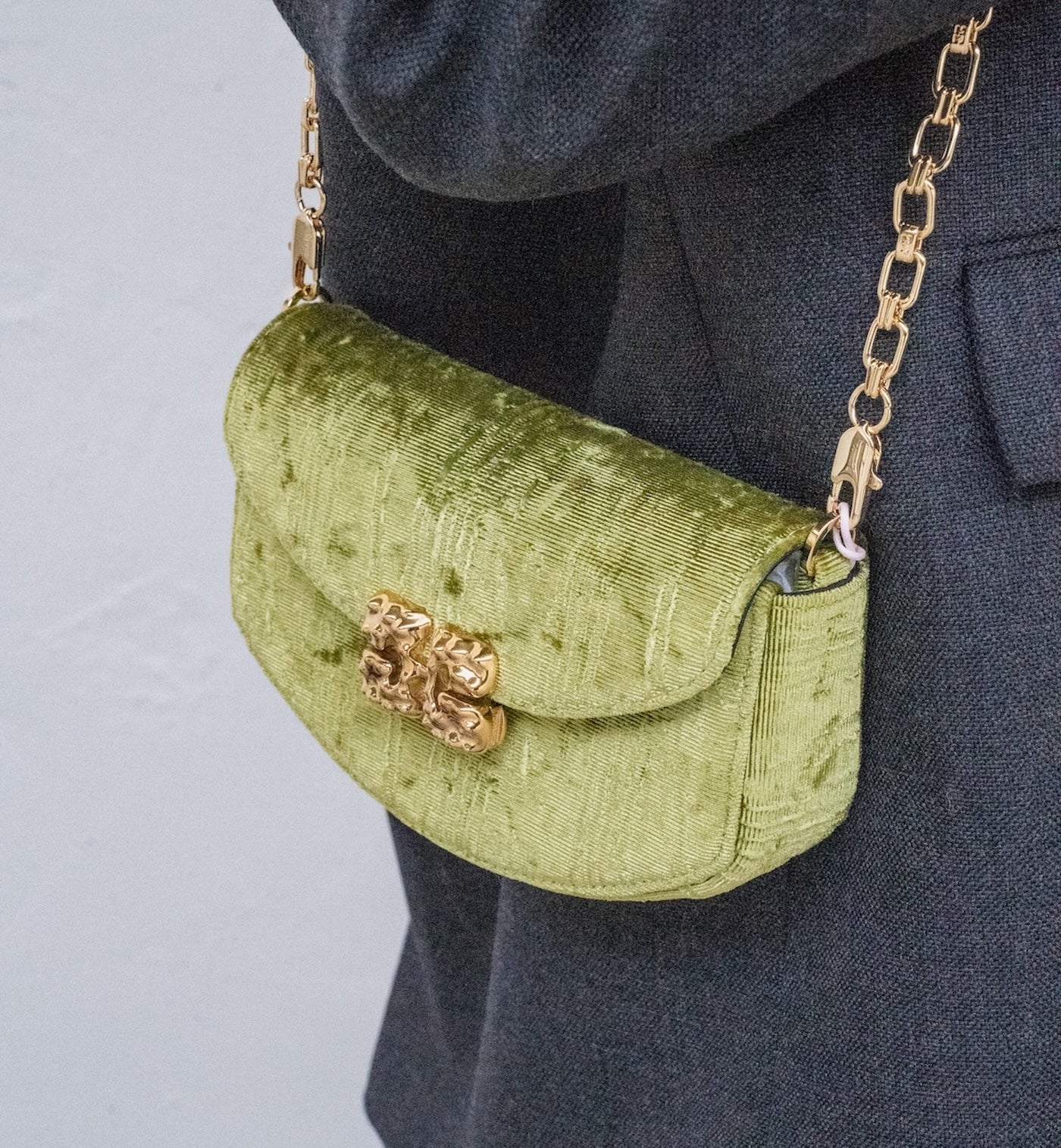 GANNI Lulu Wallet On Chain Velvet Moir - Image 3